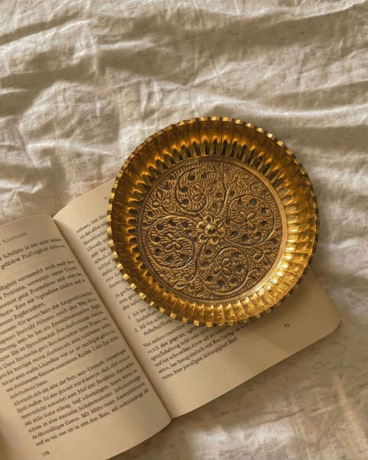 Heavy brass plate with antique design