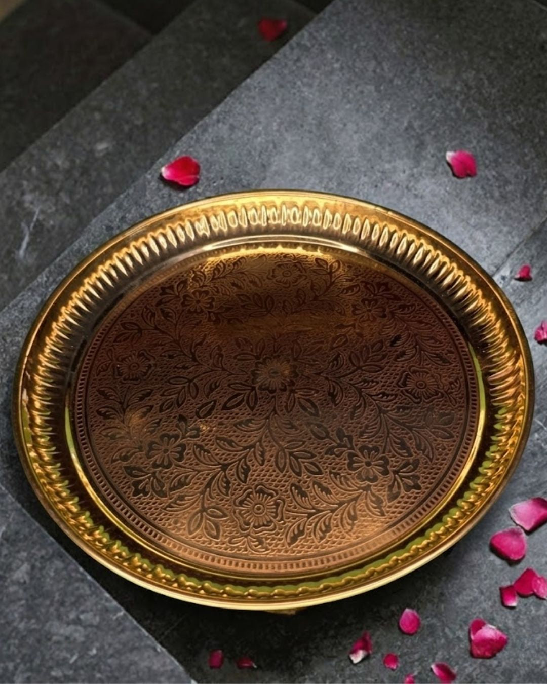 Round brass plate with dainty design in antique touch