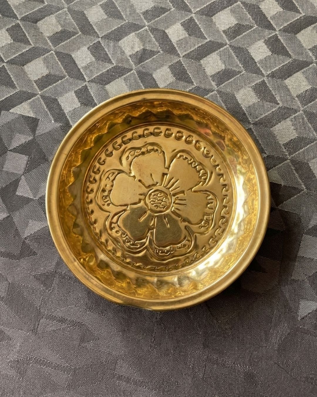 Light weight brass plates in floral design