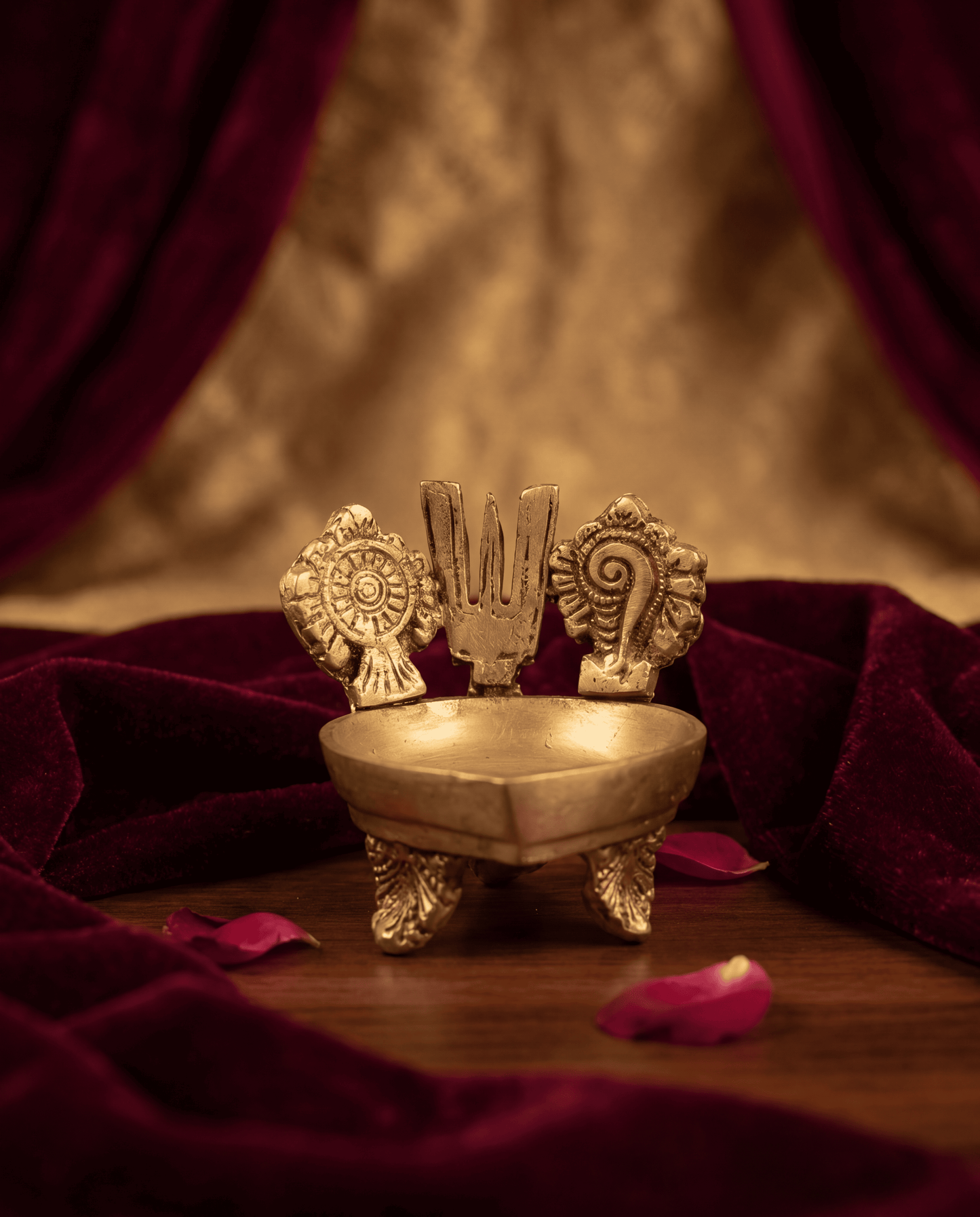 Medium sized solid shanku chakra nama akhand diya