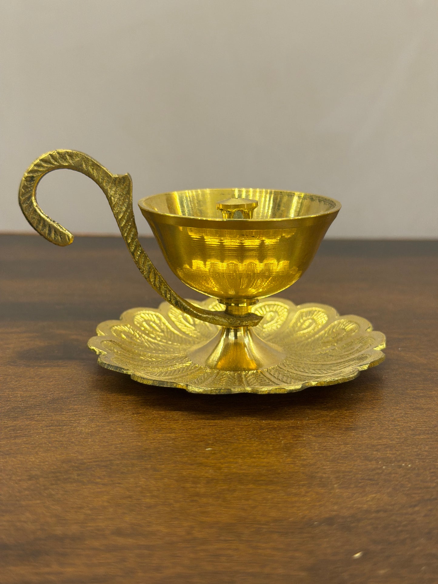 Brass Hand Diya with Plate – 1.7 inches Diameter