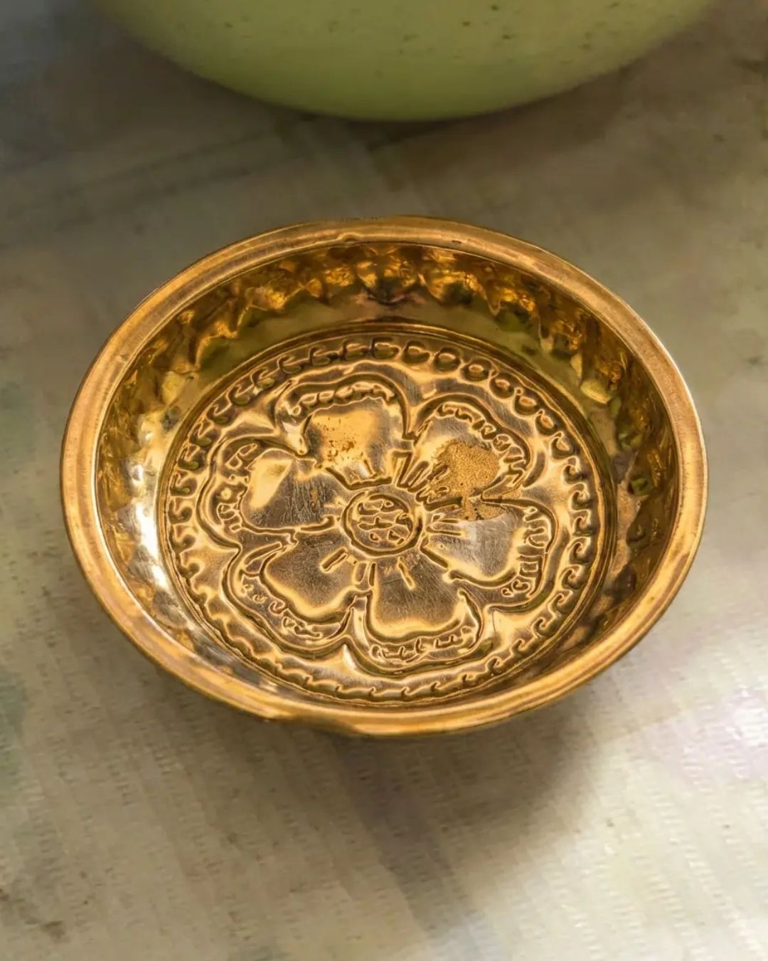 Light weight brass plates in floral design